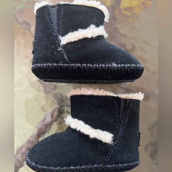 BABY UGGS BOOTIES - Picture 5 of 6
